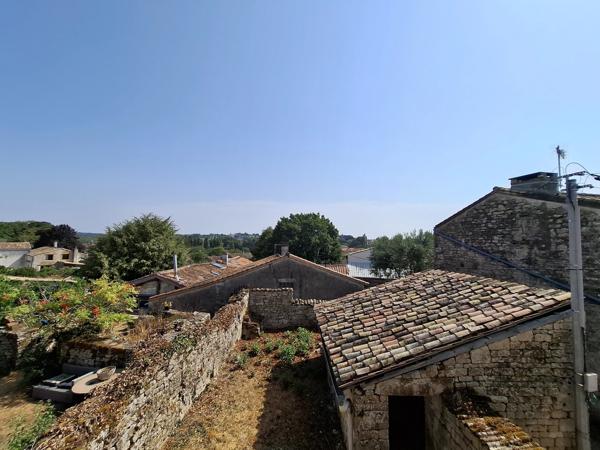 Propriété paisible avec grand jardin au cœur de Melle