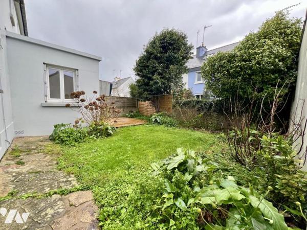 Dans le bourg - MAISON RENOVEE avec 3 CH et un grand garage