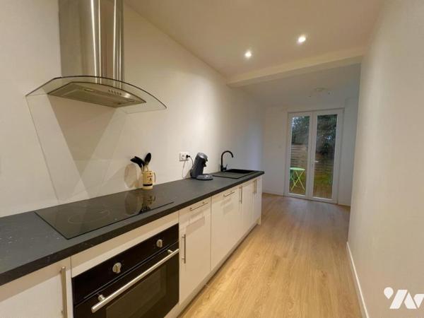 Dans le bourg - MAISON RENOVEE avec 3 CH et un grand garage