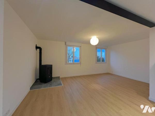 Dans le bourg - MAISON RENOVEE avec 3 CH et un grand garage