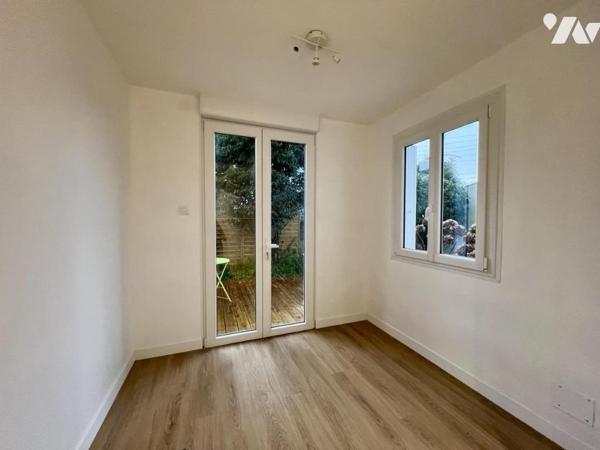 Dans le bourg - MAISON RENOVEE avec 3 CH et un grand garage