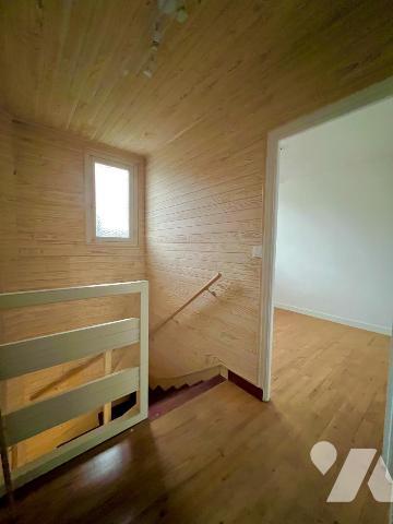 Dans le bourg - MAISON RENOVEE avec 3 CH et un grand garage