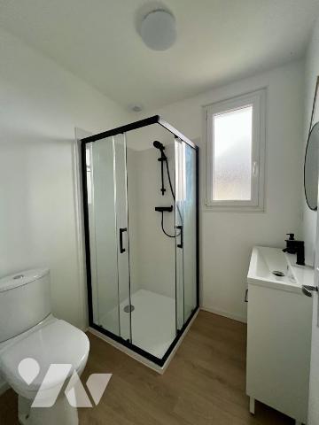 Dans le bourg - MAISON RENOVEE avec 3 CH et un grand garage