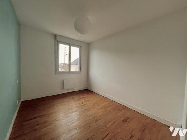 Dans le bourg - MAISON RENOVEE avec 3 CH et un grand garage