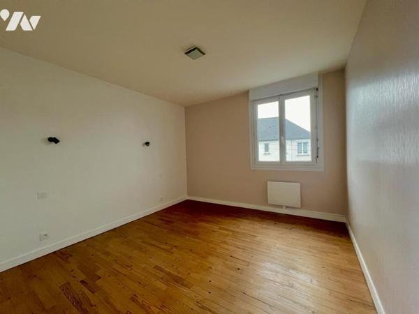 Dans le bourg - MAISON RENOVEE avec 3 CH et un grand garage