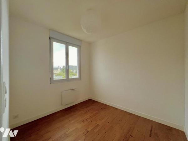 Dans le bourg - MAISON RENOVEE avec 3 CH et un grand garage