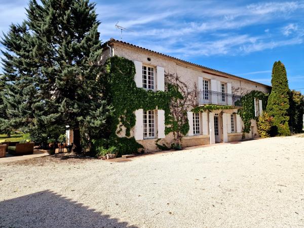 Manoir en Pierre avec Piscine, Terrain de Tennis & Grange – Près d'Eymet