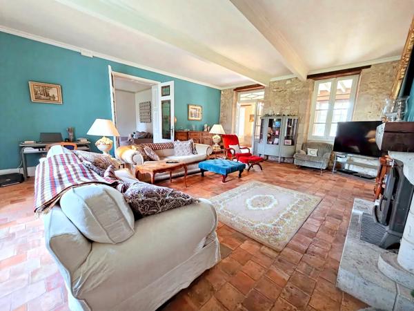 Manoir en Pierre avec Piscine, Terrain de Tennis & Grange – Près d'Eymet