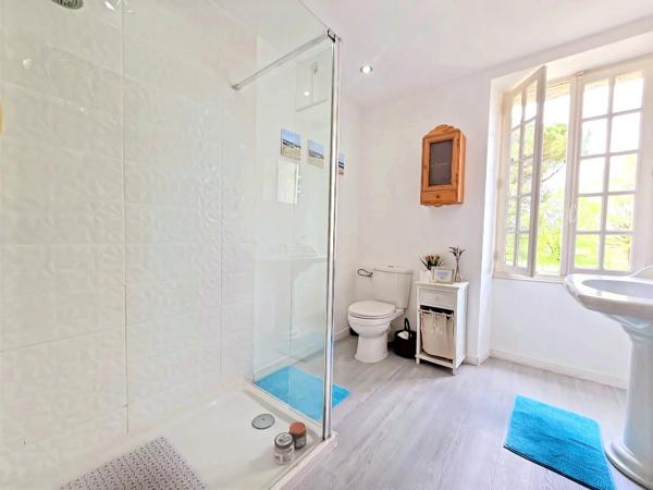 Manoir en Pierre avec Piscine, Terrain de Tennis & Grange – Près d'Eymet