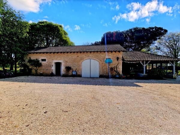 Manoir en Pierre avec Piscine, Terrain de Tennis & Grange – Près d'Eymet