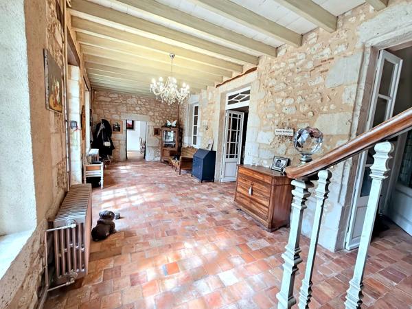 Manoir en Pierre avec Piscine, Terrain de Tennis & Grange – Près d'Eymet