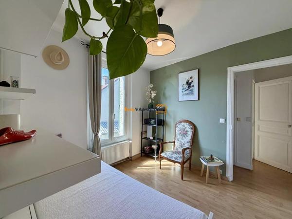 Vente                                                      Maison
                        
                     4 pièces                      118 m2                     à Coulommiers