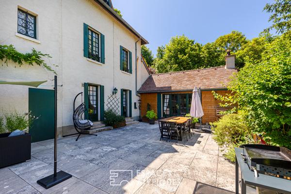 A Maule, vue imprenable, charme ancien et jardin en lisière de forêt