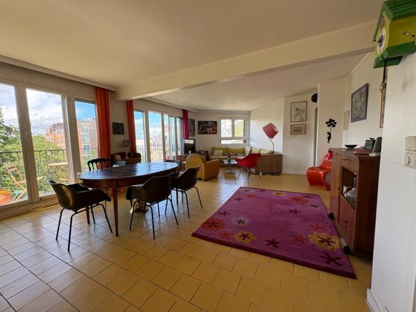 Paris 18e – Ordener / Marcadet – 6ème étage avec ascenseur, balcon-terrasse et vue dégagée
