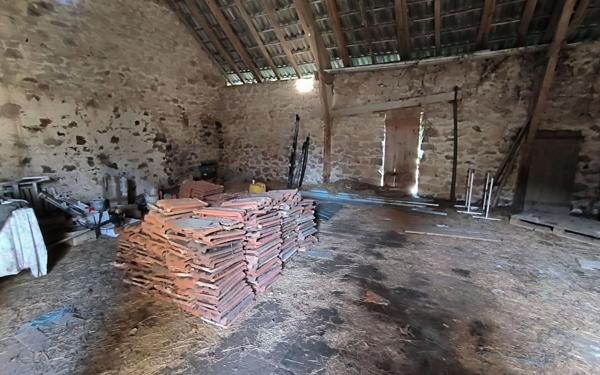 Maison à vendre    2 pièces •  Laguenne