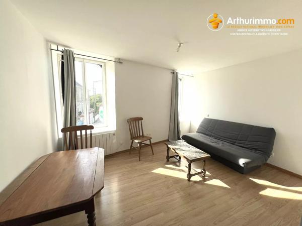 Vente                                                      Immeuble
                        
                     8 pièces                      265 m2                     à Craon