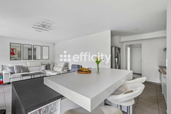 Appartement
         4 pièces
        - 87 m² 339 000 € *