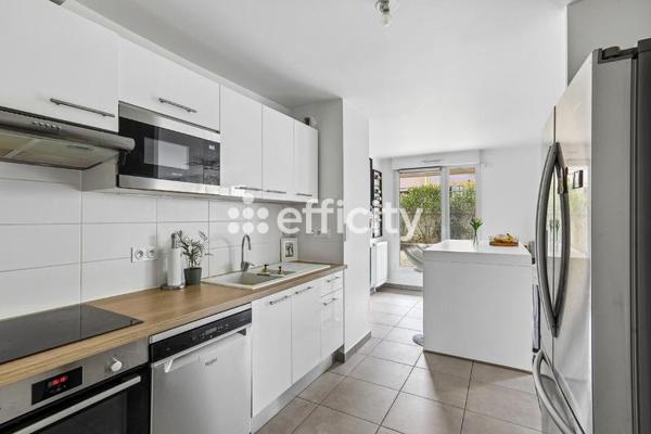 Appartement
         4 pièces
        - 87 m² 339 000 € *