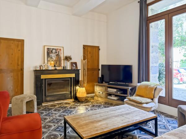 Paulhan (34230) Maison de charme de 136 m2 rénovée, 3 chambres, avec cour intimiste — Paulhan (34230)