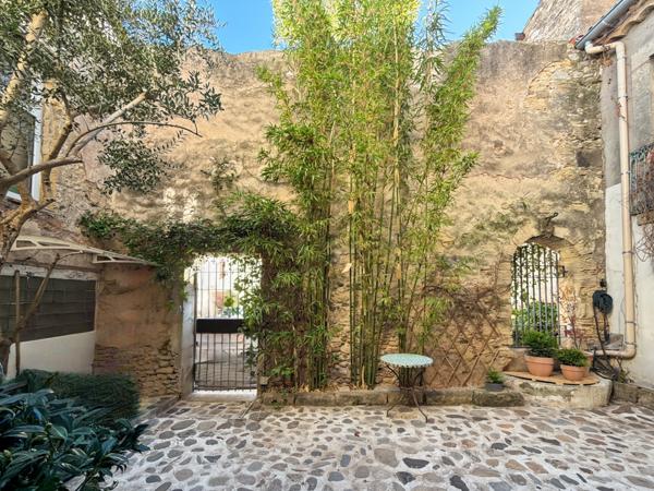 Paulhan (34230) Maison de charme de 136 m2 rénovée, 3 chambres, avec cour intimiste — Paulhan (34230)