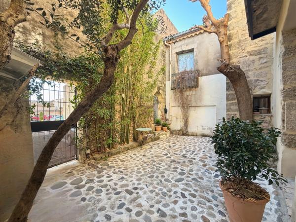 Paulhan (34230) Maison de charme de 136 m2 rénovée, 3 chambres, avec cour intimiste — Paulhan (34230)