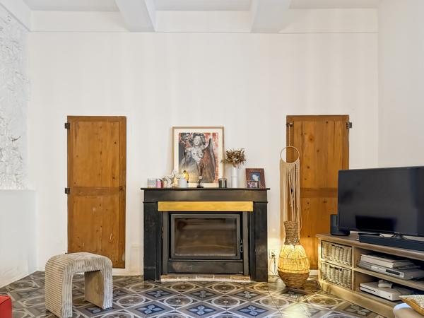 Paulhan (34230) Maison de charme de 136 m2 rénovée, 3 chambres, avec cour intimiste — Paulhan (34230)