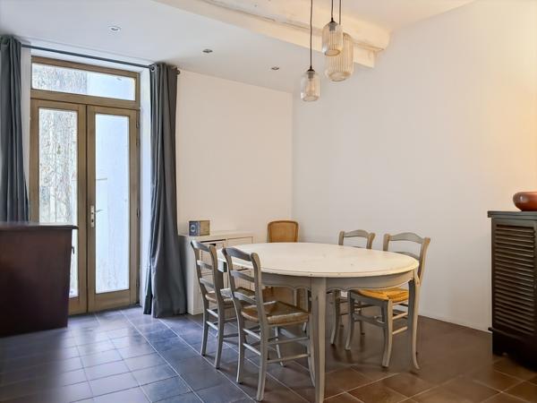 Paulhan (34230) Maison de charme de 136 m2 rénovée, 3 chambres, avec cour intimiste — Paulhan (34230)