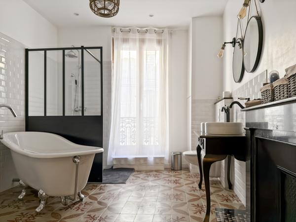 Paulhan (34230) Maison de charme de 136 m2 rénovée, 3 chambres, avec cour intimiste — Paulhan (34230)