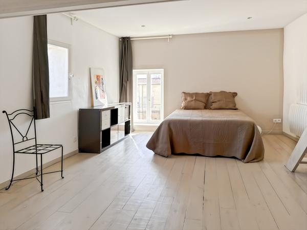 Paulhan (34230) Maison de charme de 136 m2 rénovée, 3 chambres, avec cour intimiste — Paulhan (34230)