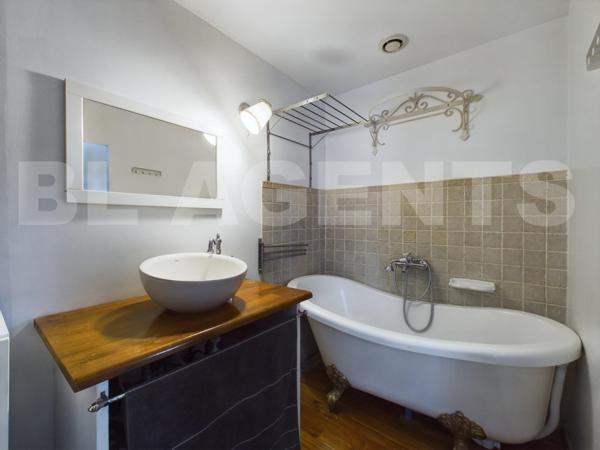 CHARMANT APPARTEMENT TROIS PIECES