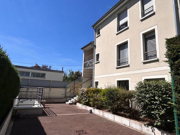 Appartement Maisons-laffitte 2 pièce(s) 38.29 - hyper centre - marché - terrasse-parking sous sol 285 000 € **  - Référence  4710