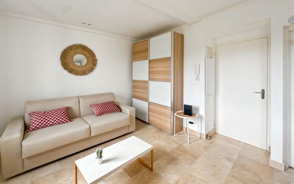 Appartement à louer    1 pièce •  Biot