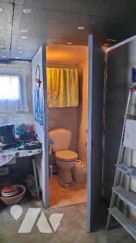 L'étude notariale vous propose cette maison avec terrain clôturé à proximité du centre