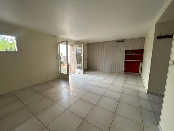Craponne – T2 avec grande terrasse de 40 m², parking et box