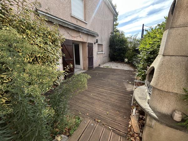 Craponne – T2 avec grande terrasse de 40 m², parking et box