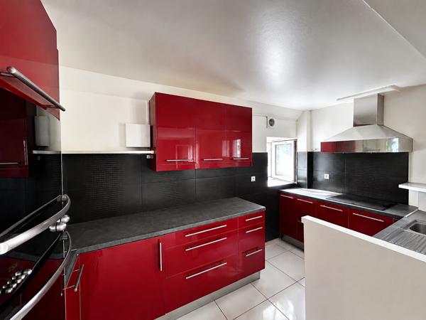 Craponne – T2 avec grande terrasse de 40 m², parking et box