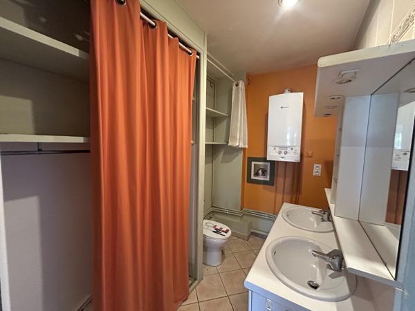 Craponne – T2 avec grande terrasse de 40 m², parking et box