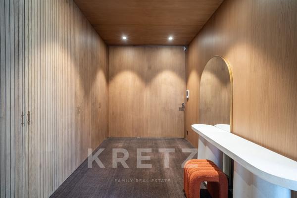Villa d’architecte d'exception de 405 m² au cœur d’une clairière de chênes, calme absolu