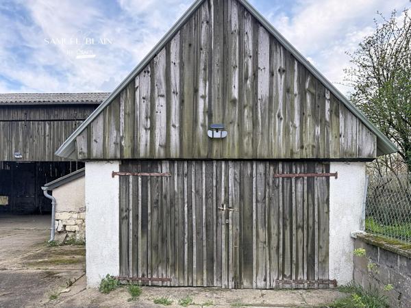 Deux maisons+Hangar+garage+terrain clos de 3300 m2.