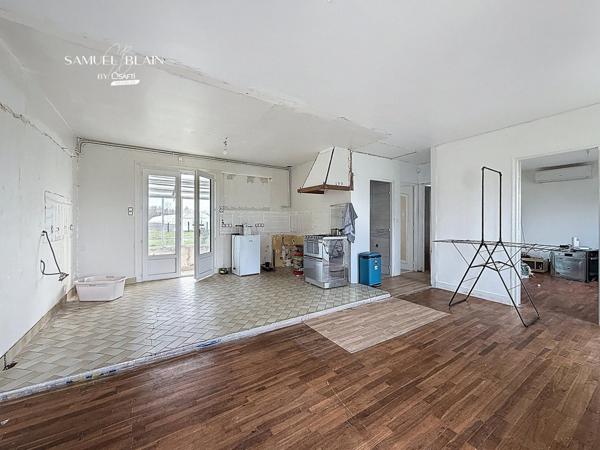 Deux maisons+Hangar+garage+terrain clos de 3300 m2.