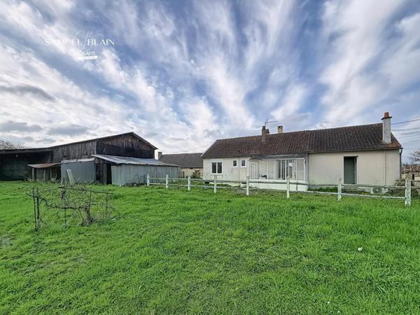Deux maisons+Hangar+garage+terrain clos de 3300 m2.