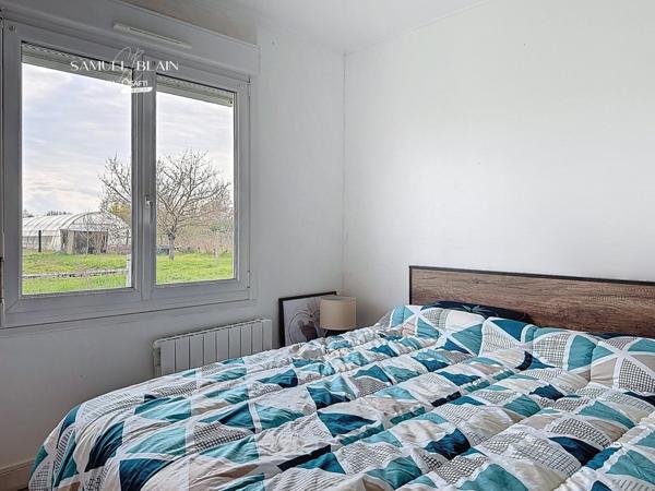 Deux maisons+Hangar+garage+terrain clos de 3300 m2.