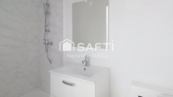 STUDIO REFAIT A NEUF AVEC PLACE DE PARKING PRIVEE