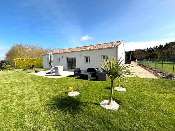 Maison Plain-pied 112m² proche de SAINT JEAN D'ANGELY (17)