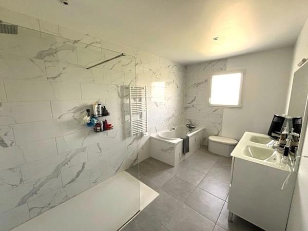Maison Plain-pied 112m² proche de SAINT JEAN D'ANGELY (17)