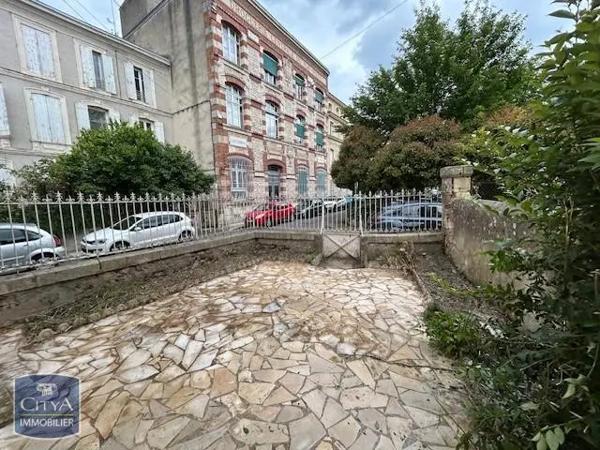 Appartement à louer 2 pièces 69.9m²