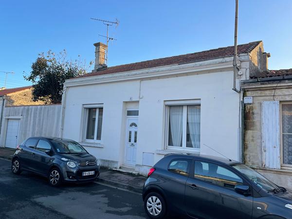 Exclusivité à Rochefort : Maison Plain-Pied en pierre 4 pièces et coure privative