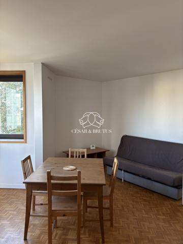 Appartement T3 de 62,83 m² avec séjour en rotonde et parking privé, idéalement situé au cœur du 6e arrondissement de Lyon, étage élevé.