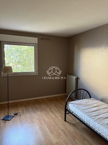Appartement T3 de 62,83 m² avec séjour en rotonde et parking privé, idéalement situé au cœur du 6e arrondissement de Lyon, étage élevé.
