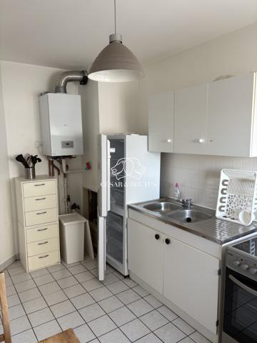 Appartement T3 de 62,83 m² avec séjour en rotonde et parking privé, idéalement situé au cœur du 6e arrondissement de Lyon, étage élevé.